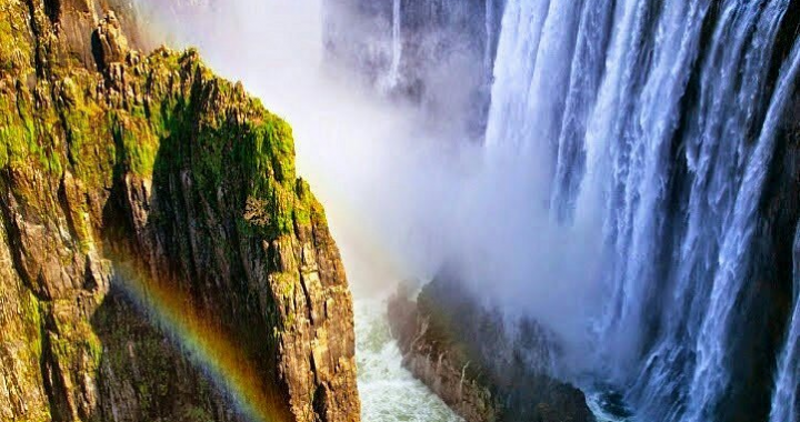 Air Terjun Victoria Yang Indah Di Zimbabwe